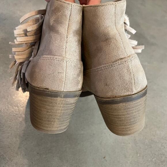 Mossimo Suede leather fringe taupe ankle boots low heel womens size 7.5 - Picture 8 of 11